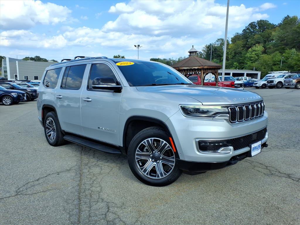 Used 2023 Jeep Wagoneer 4WD w/ Premium Group I image 3