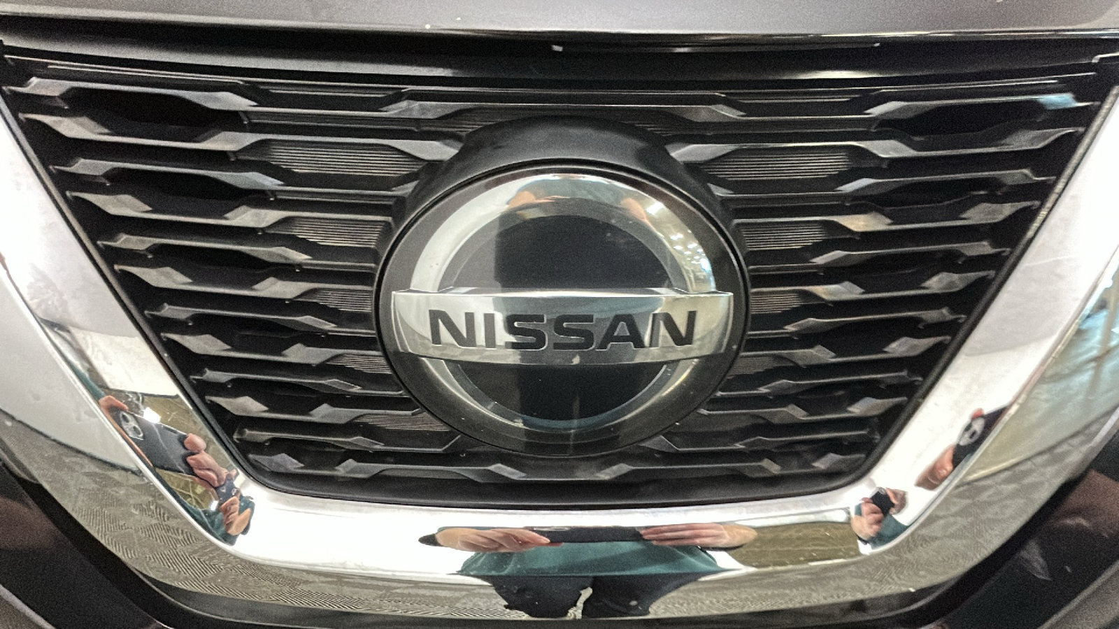 Used 2018 Nissan Rogue SV AWD/4WD image 9
