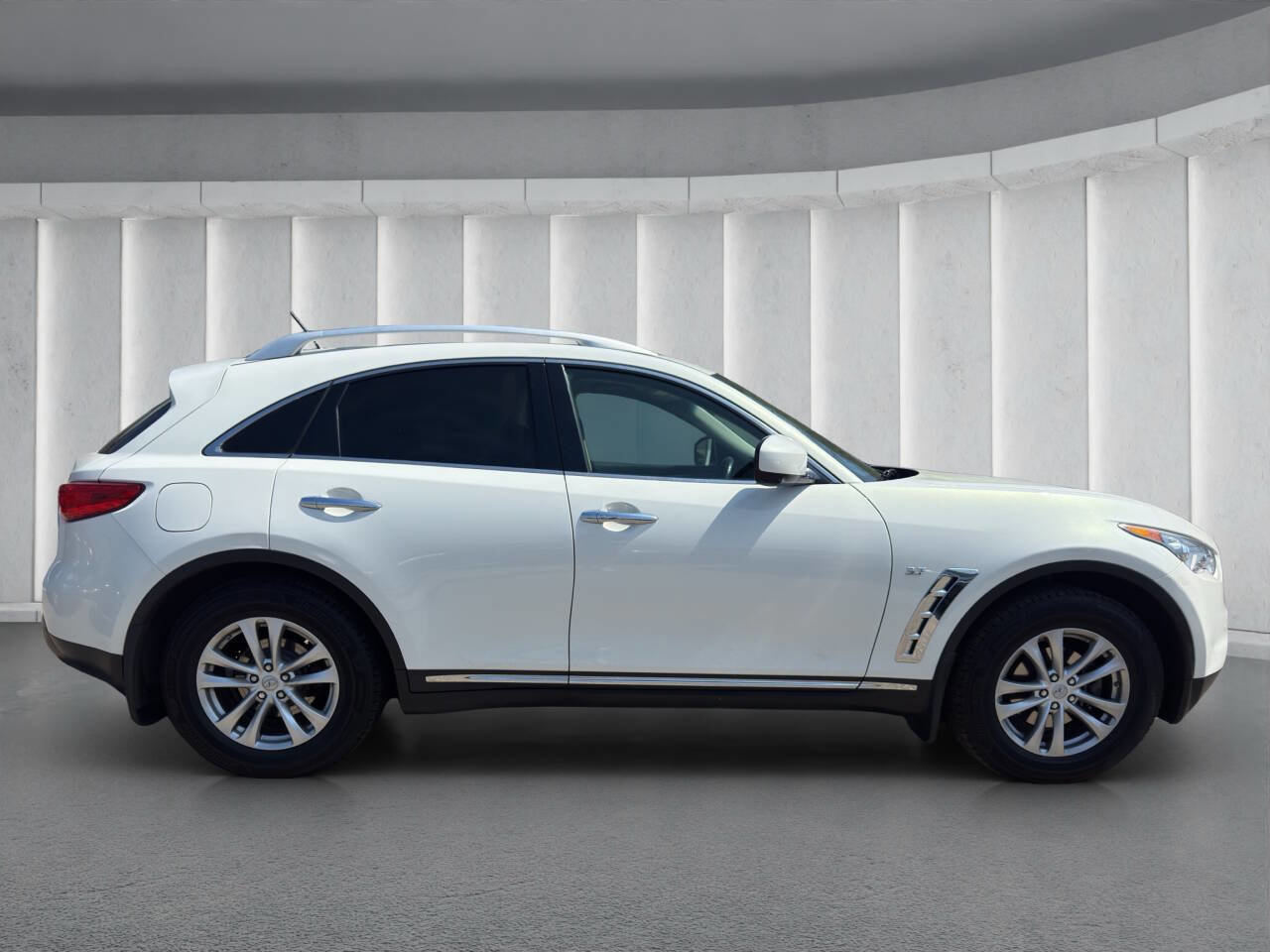 Used 2016 INFINITI QX70 AWD w/ Premium Package image 6
