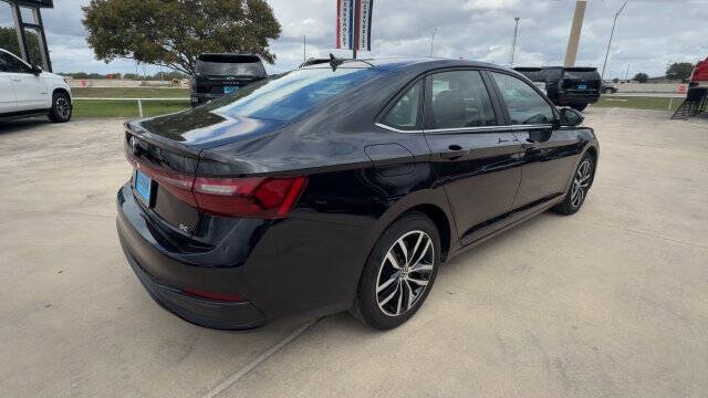 Used 2025 Volkswagen Jetta SE FWD image 8