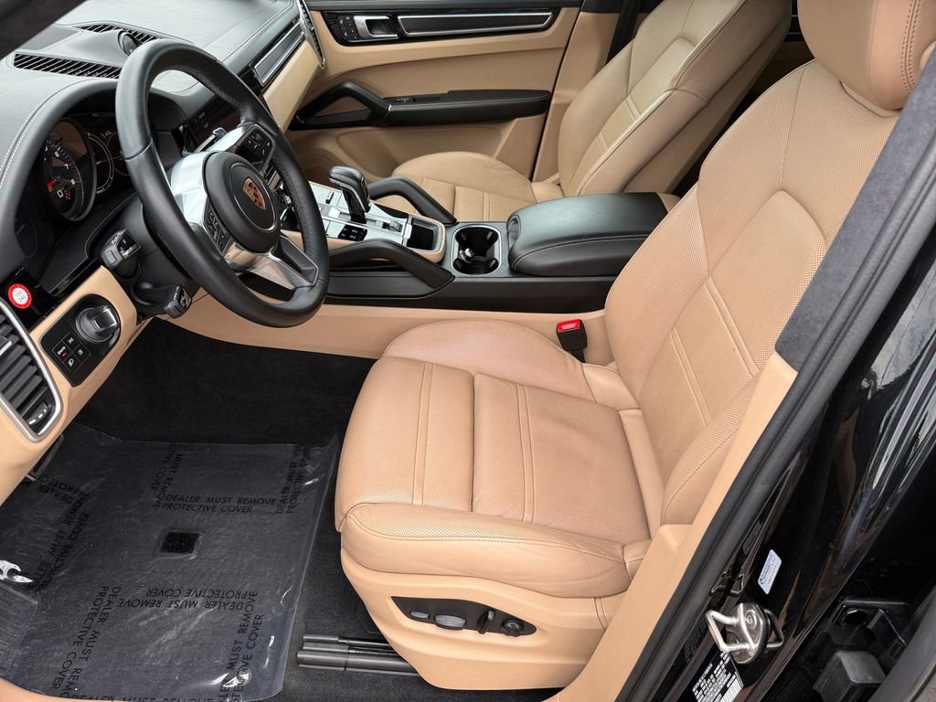 Used 2023 Porsche Cayenne GTS AWD/4WD image 10