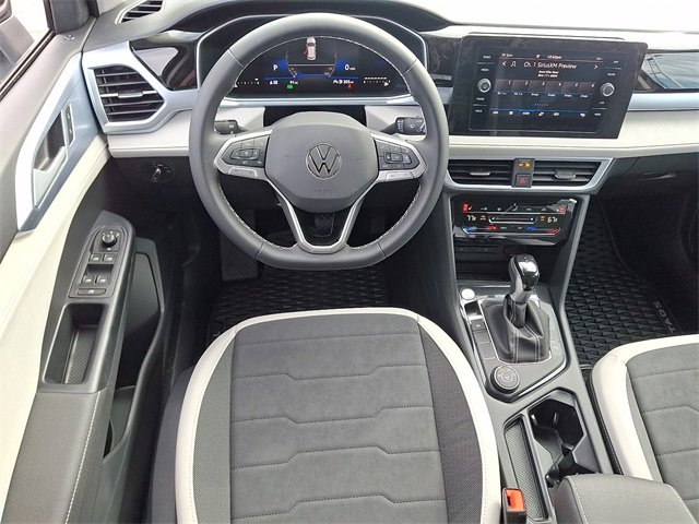 New 2025 Volkswagen Taos SE image 2