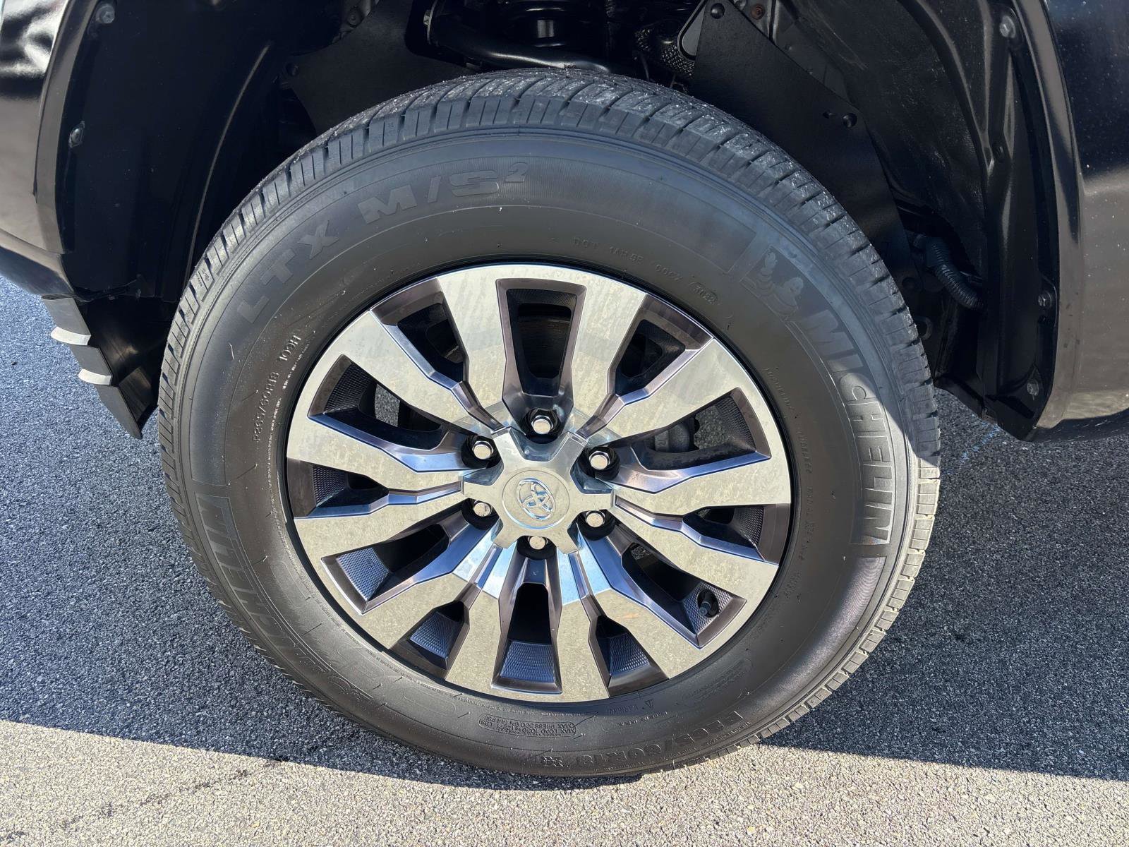 Used 2023 Toyota Tacoma Limited image 7