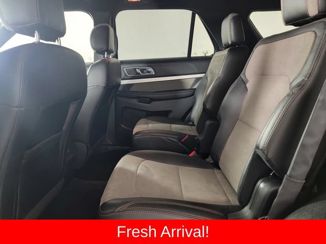Used 2017 Ford Explorer XLT w/ Equipment Group 202A AWD/4WD image 14