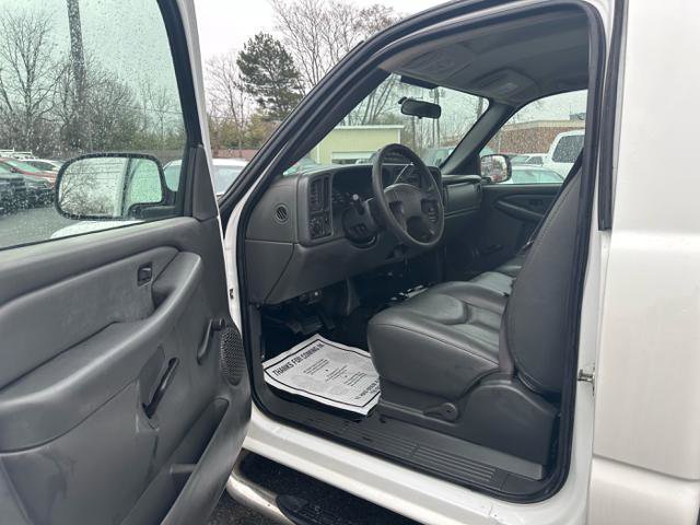 Used 2006 GMC Sierra 2500 W/T w/ Heavy-Duty Power Package image 11