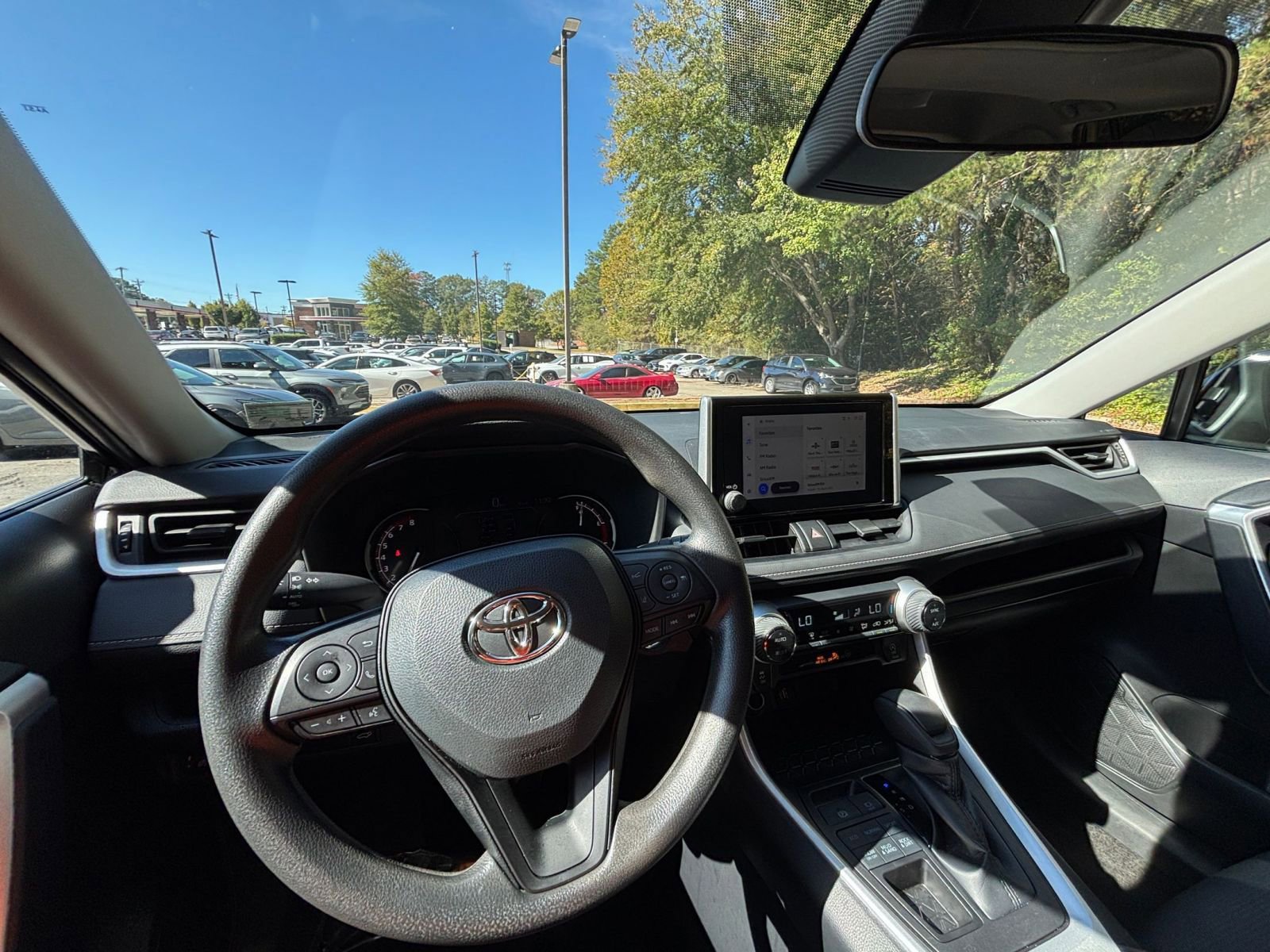 Used 2025 Toyota RAV4 XLE image 33