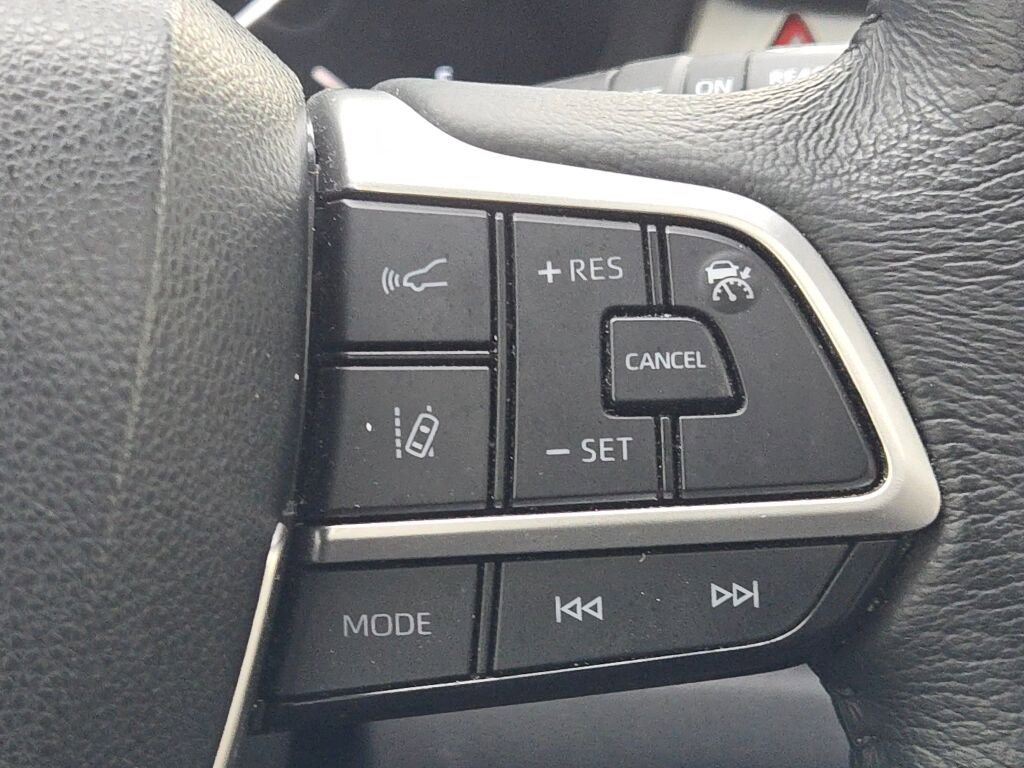 Used 2023 Toyota Sienna XLE image 35