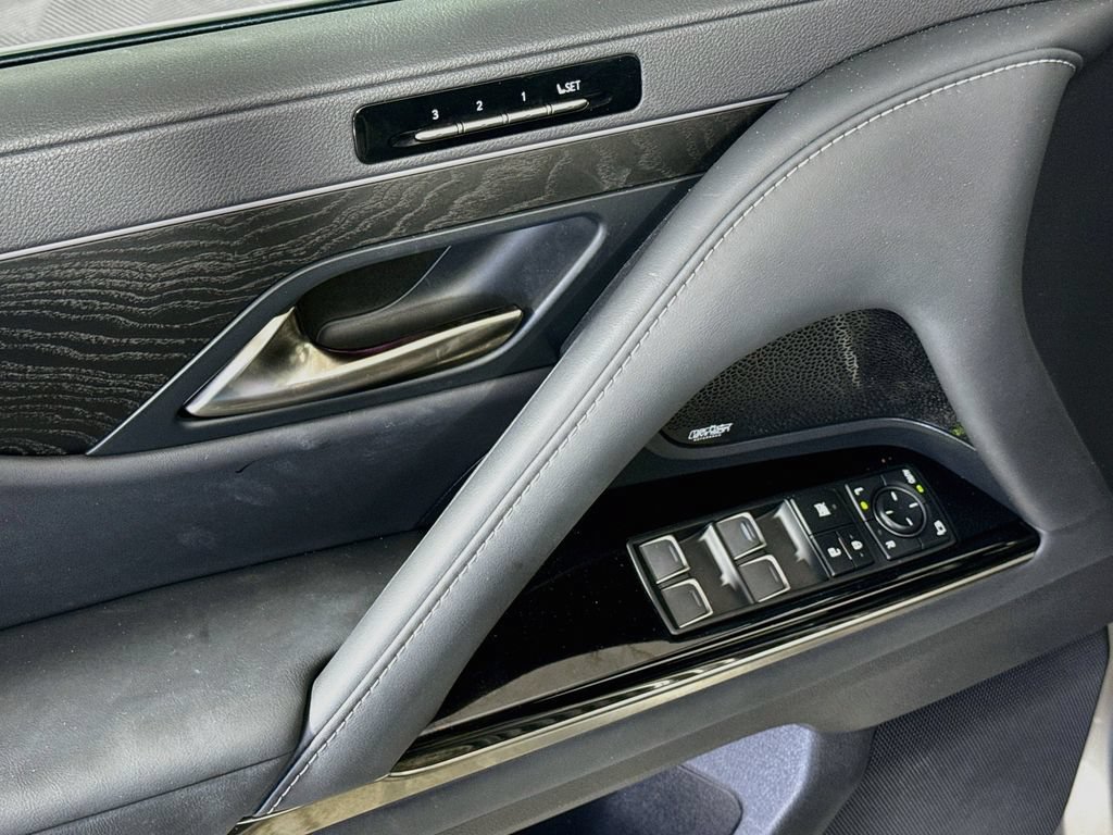 Certified 2024 Lexus LX 600 4WD w/ Luxury Package image 18