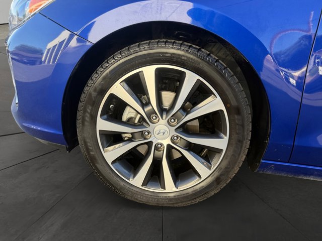 Used 2019 Hyundai Elantra GT FWD image 9
