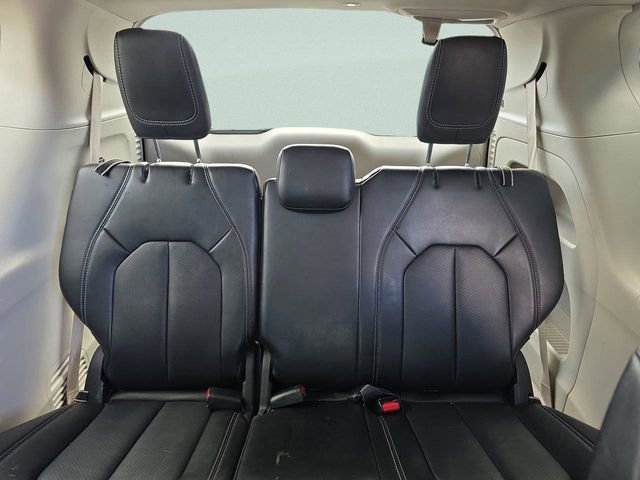 Certified 2024 Chrysler Pacifica Touring-L image 23