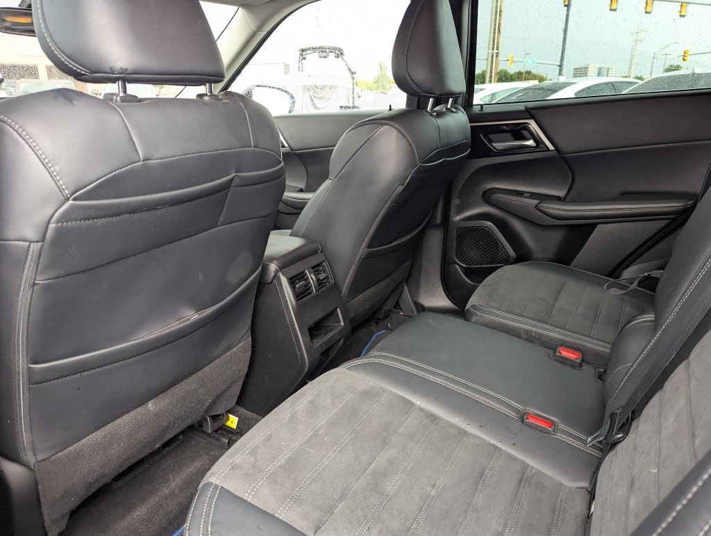 Used 2023 Mitsubishi Outlander 4WD Plug-In Hybrid image 32