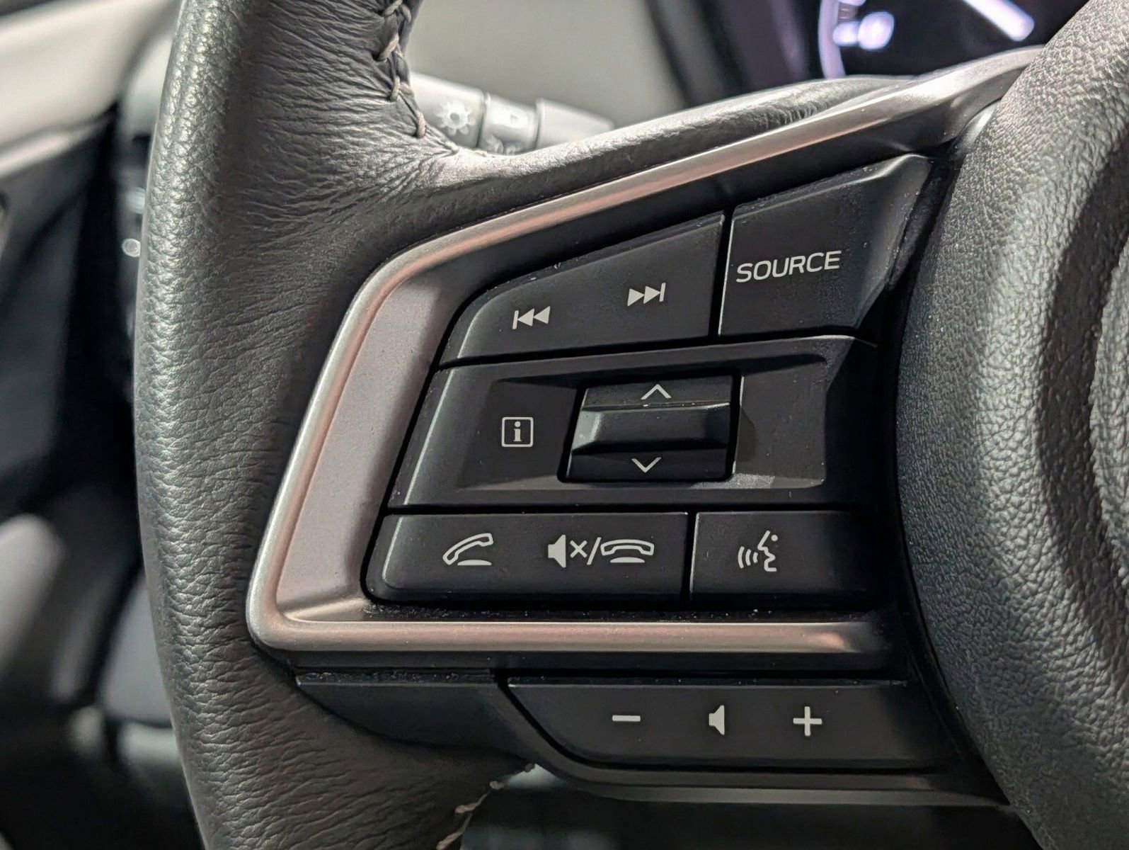 Used 2025 Subaru Outback Premium w/ Popular Package #1A image 25