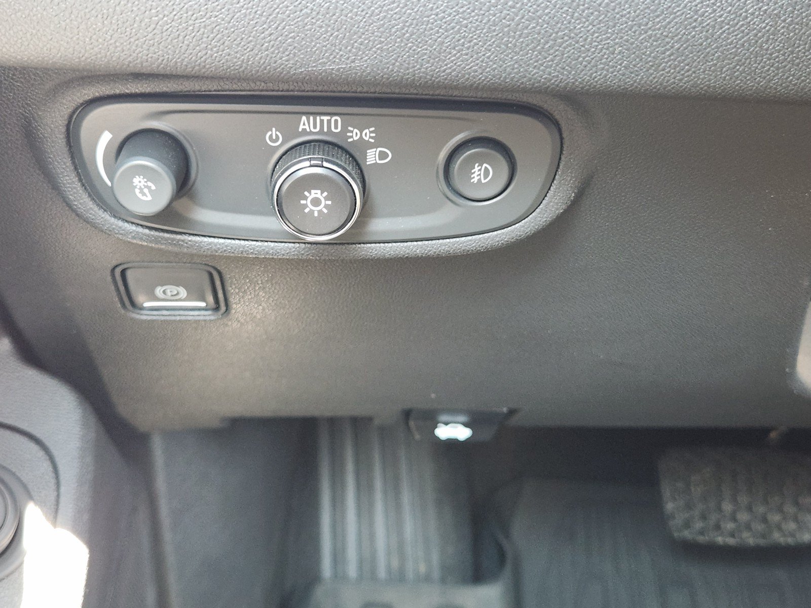 Used 2023 GMC Terrain SLT w/ LPO, Floor Liner Package FWD image 18