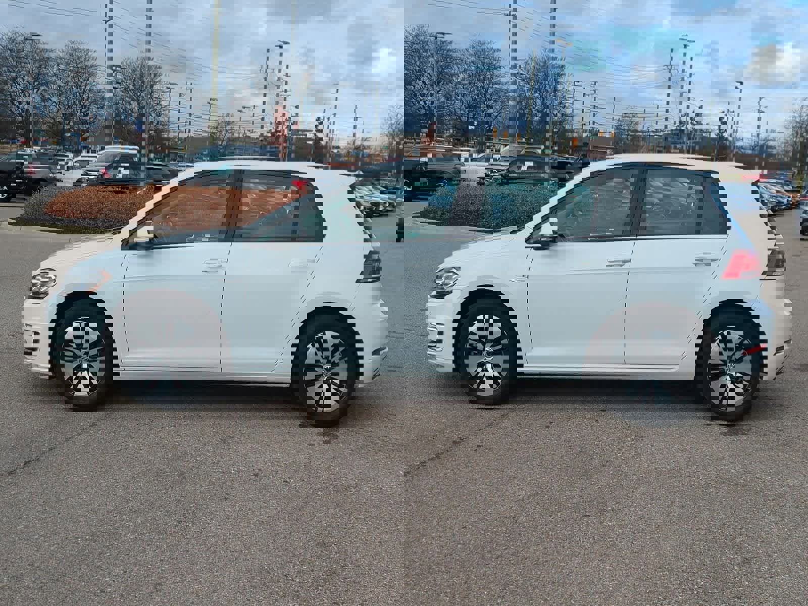 Used 2017 Volkswagen e-Golf SEL Premium image 5