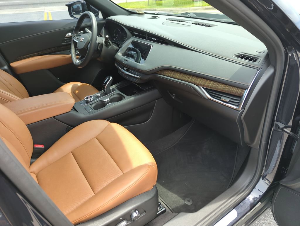 Used 2022 Cadillac XT4 Premium Luxury w/ Enhanced Visibility Package FWD image 36