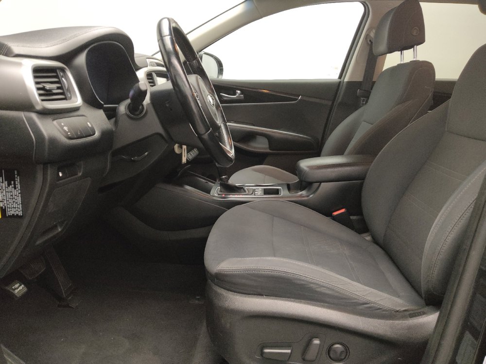Used 2017 Kia Sorento LX w/ LX Convenience Package image 17