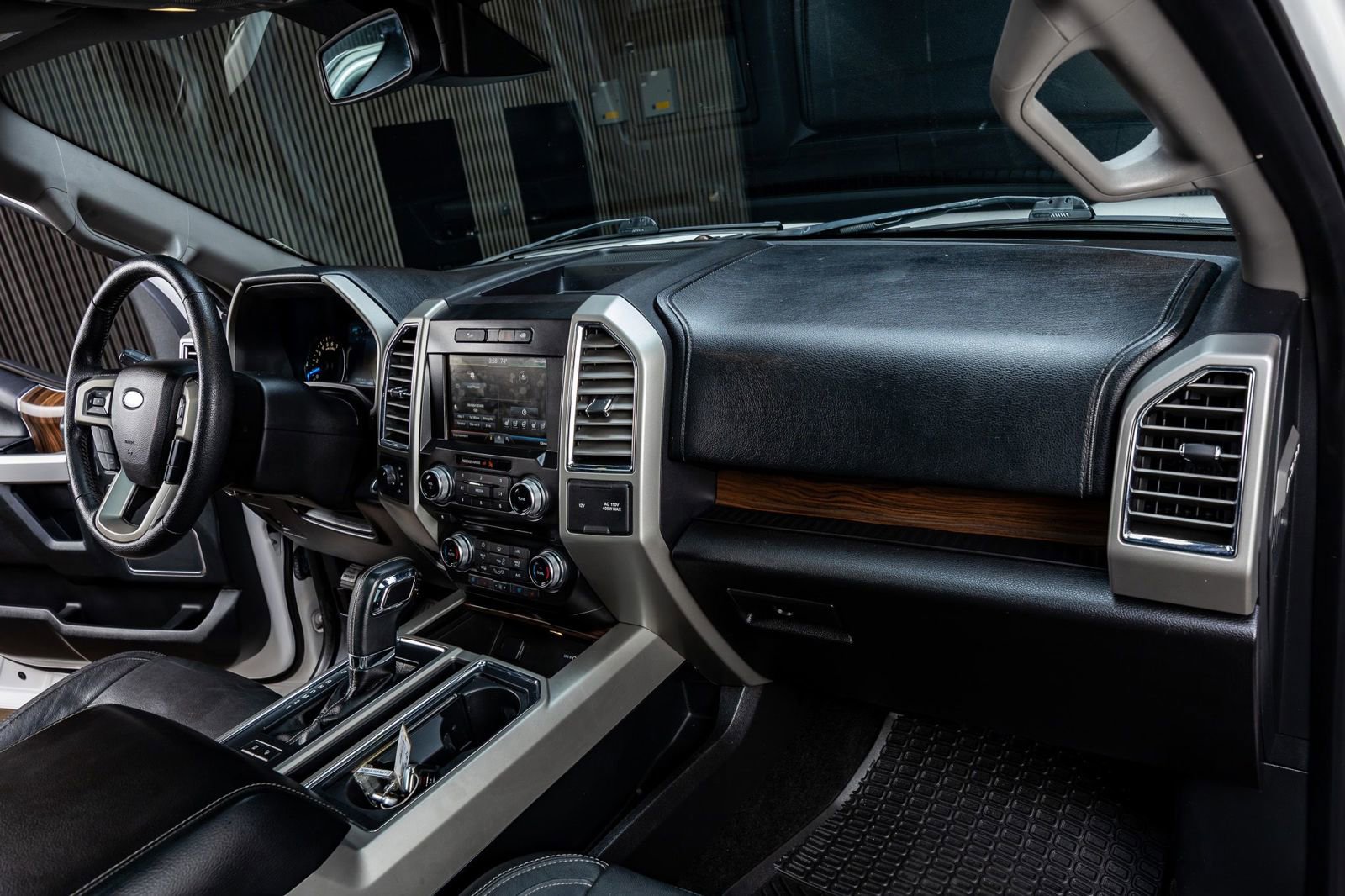 Used 2015 Ford F150 Lariat w/ Equipment Group 502A Luxury image 17