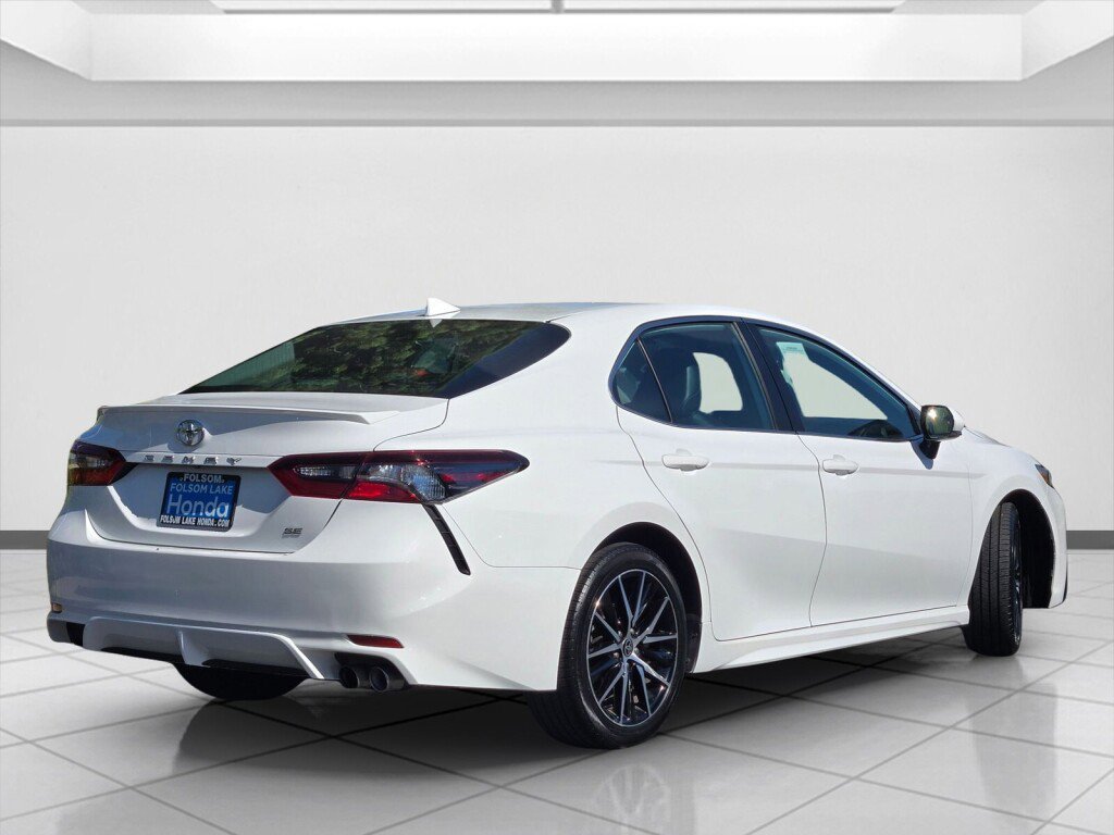 Used 2023 Toyota Camry SE image 5