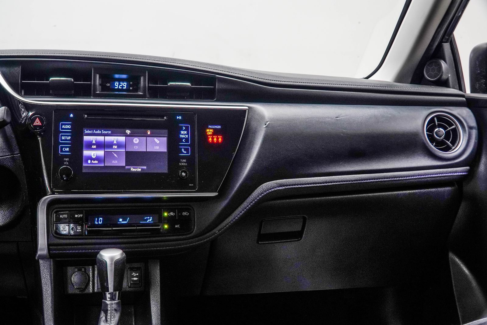 Used 2018 Toyota Corolla SE image 18