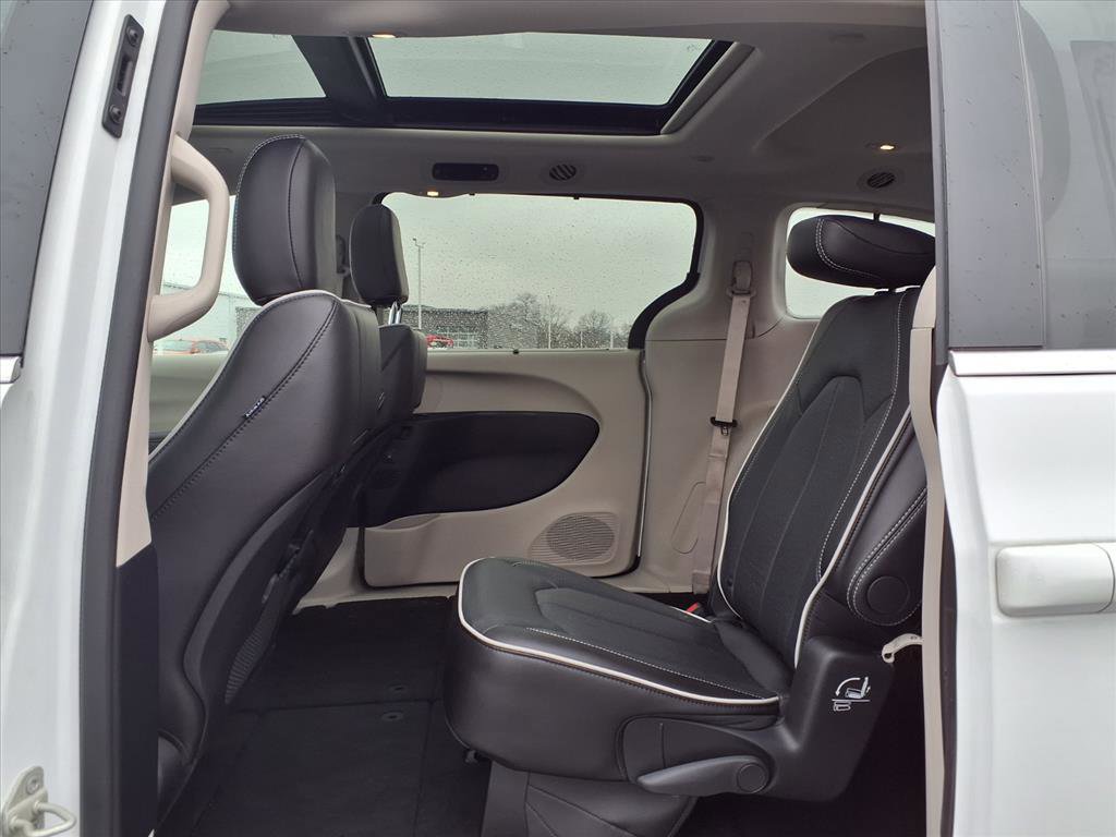 Used 2024 Chrysler Pacifica Limited image 22