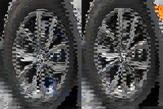 Used 2022 Volkswagen Tiguan SE image 29