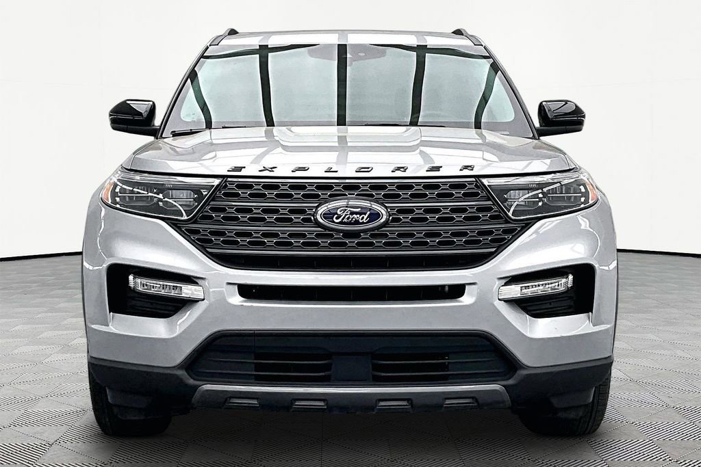 Certified 2023 Ford Explorer XLT w/ Equipment Group 202A AWD/4WD image 3