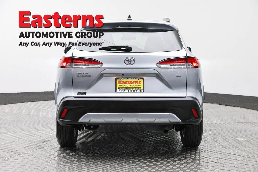 Used 2025 Toyota Corolla Cross LE FWD image 6