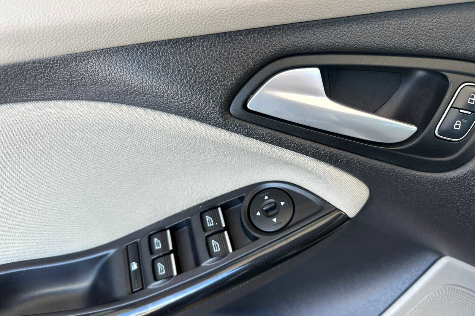 Used 2017 Ford Focus Electric Hatchback image 11