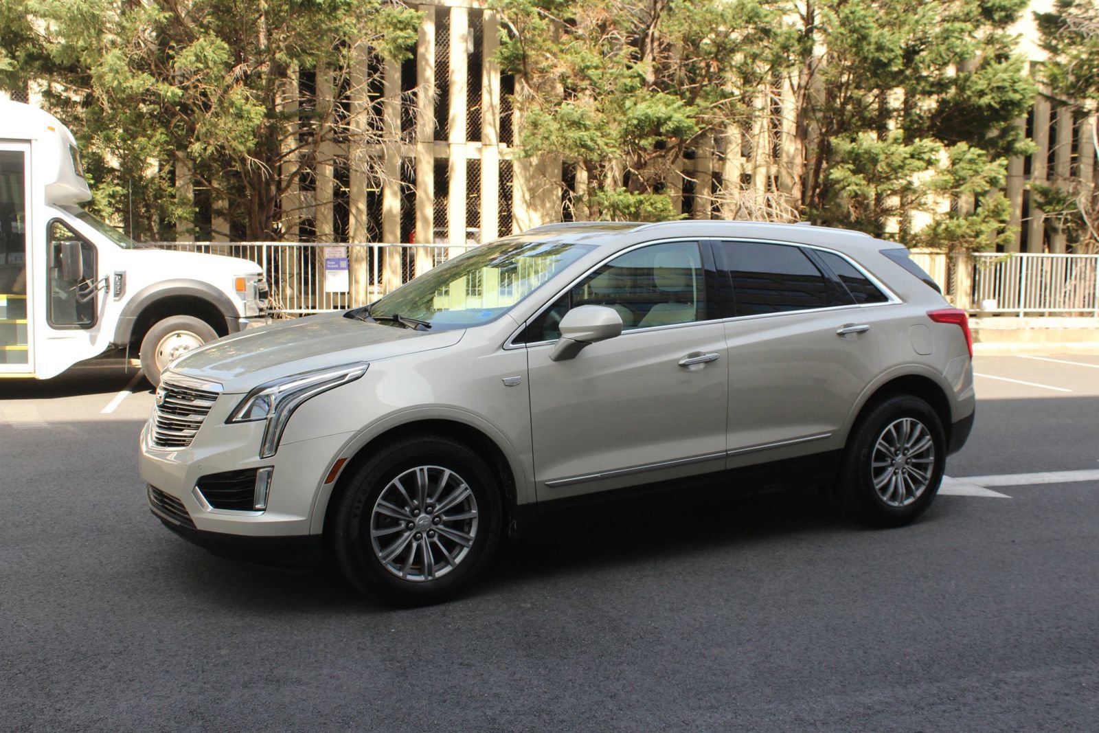 Used 2017 Cadillac XT5 Luxury w/ Driver Awareness Package AWD/4WD image 12