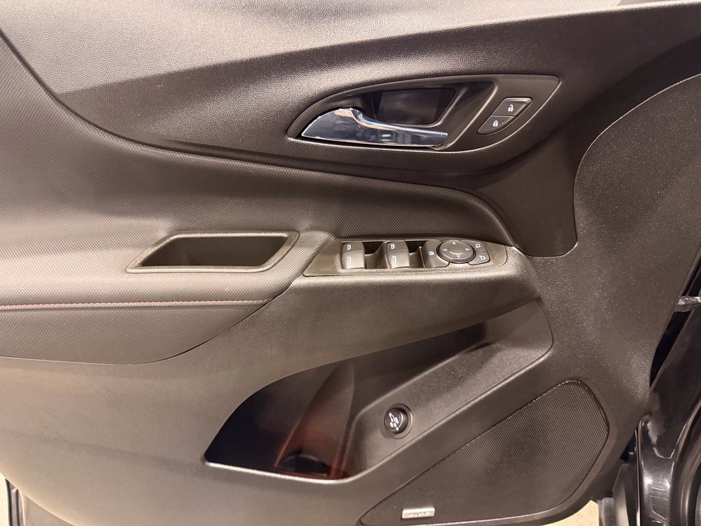 Used 2022 Chevrolet Equinox RS w/ RS Leather Package FWD image 13