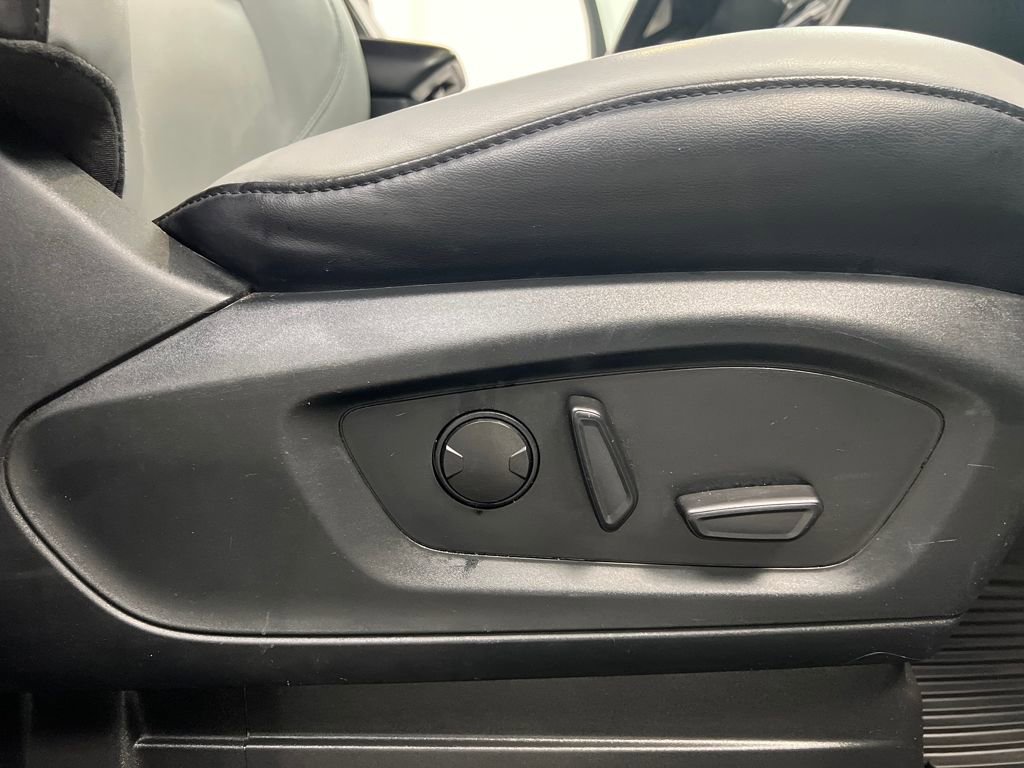 Used 2021 Ford Explorer XLT w/ Equipment Group 202A image 26