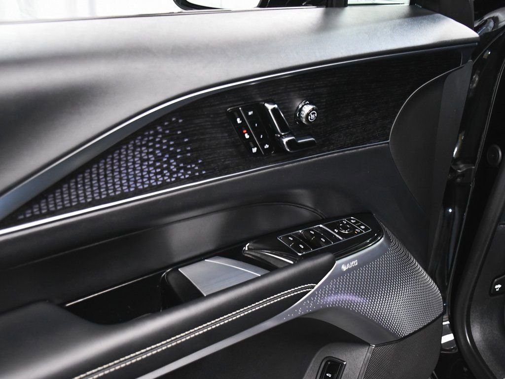 Used 2026 Cadillac Lyriq V image 10