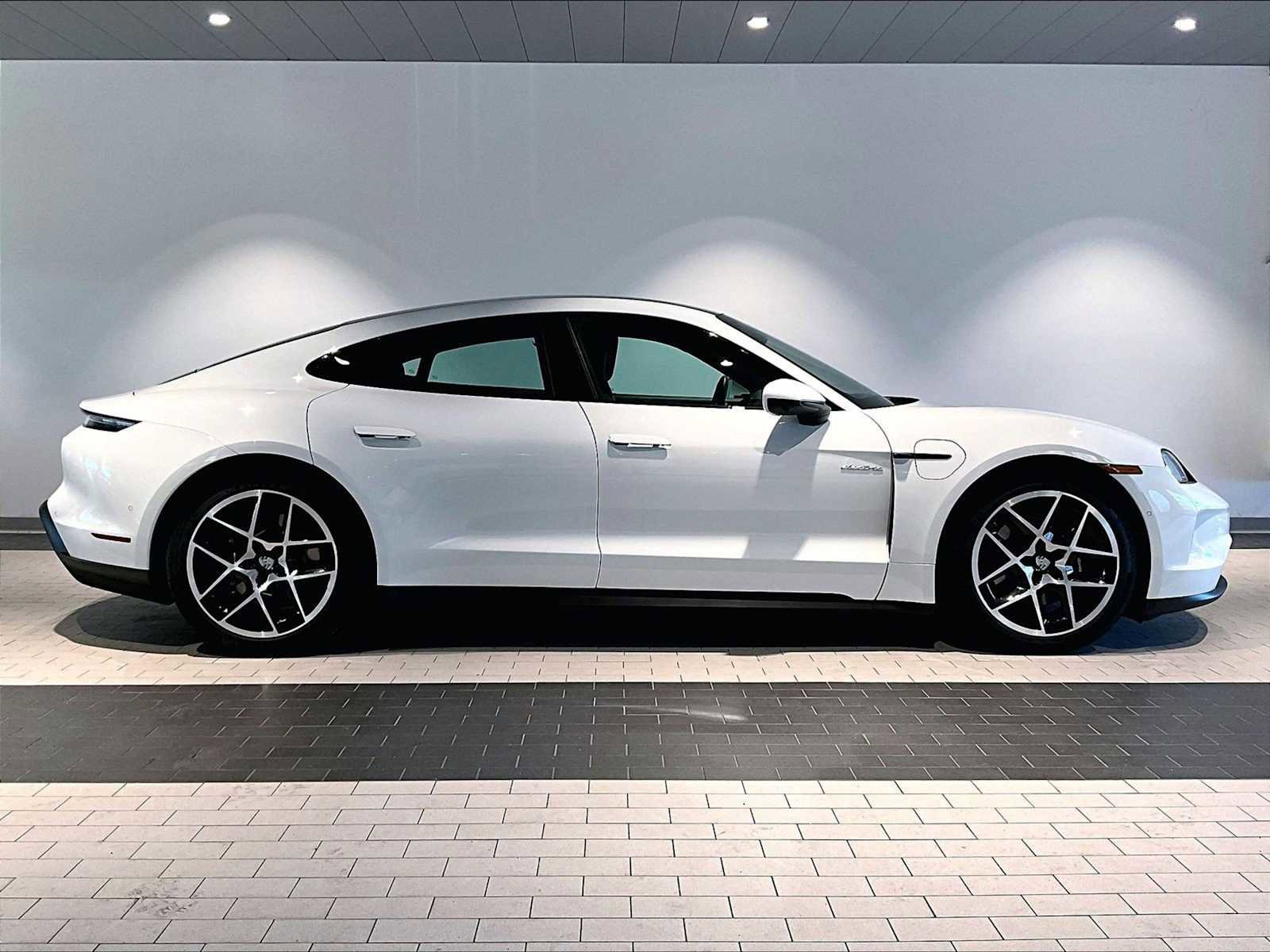 Used 2025 Porsche Taycan image 11