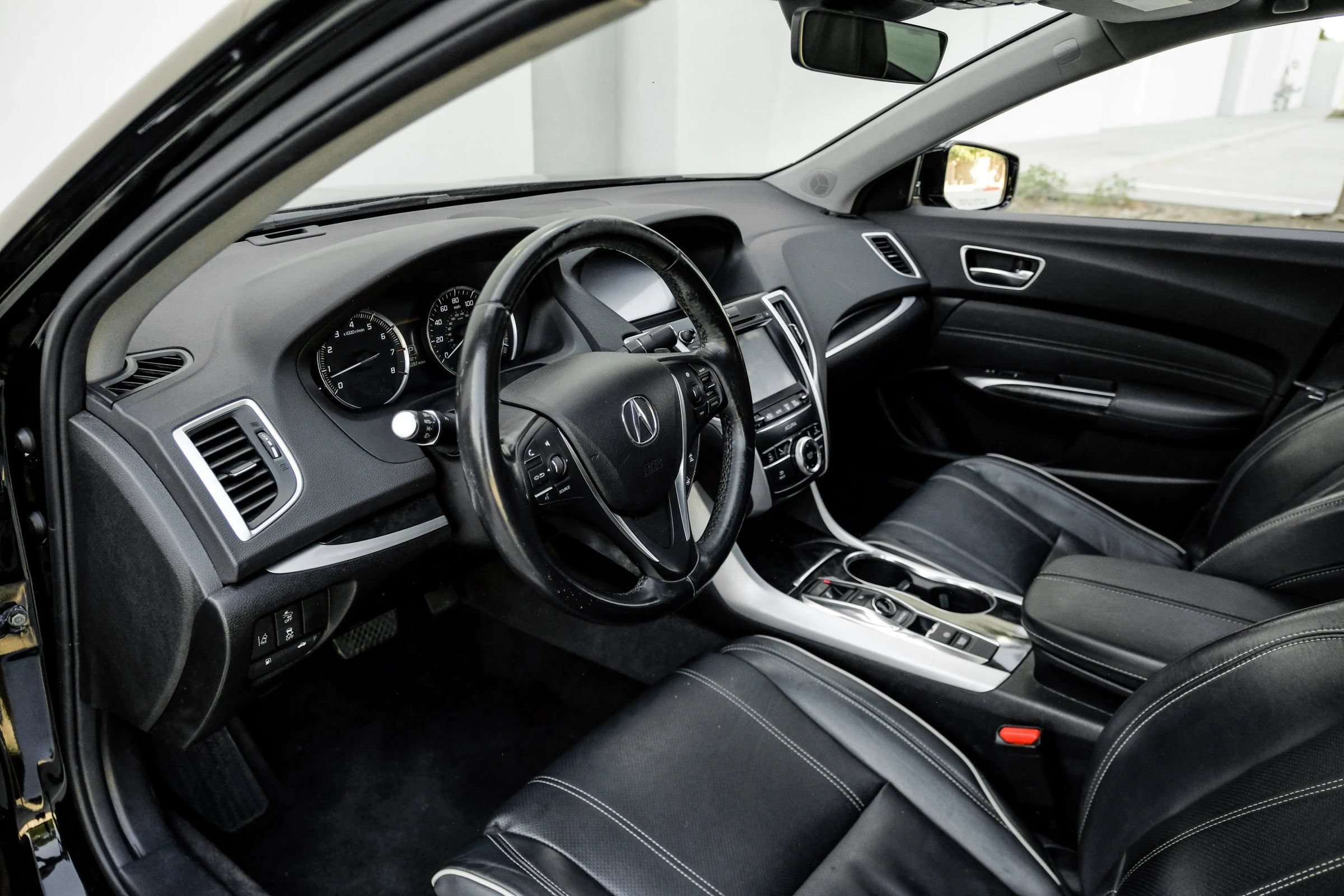 Used 2019 Acura TLX w/ Technology Package FWD image 3
