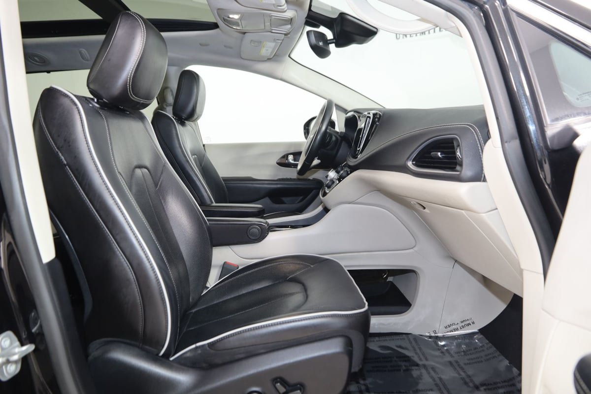 Used 2021 Chrysler Pacifica Limited AWD/4WD image 14
