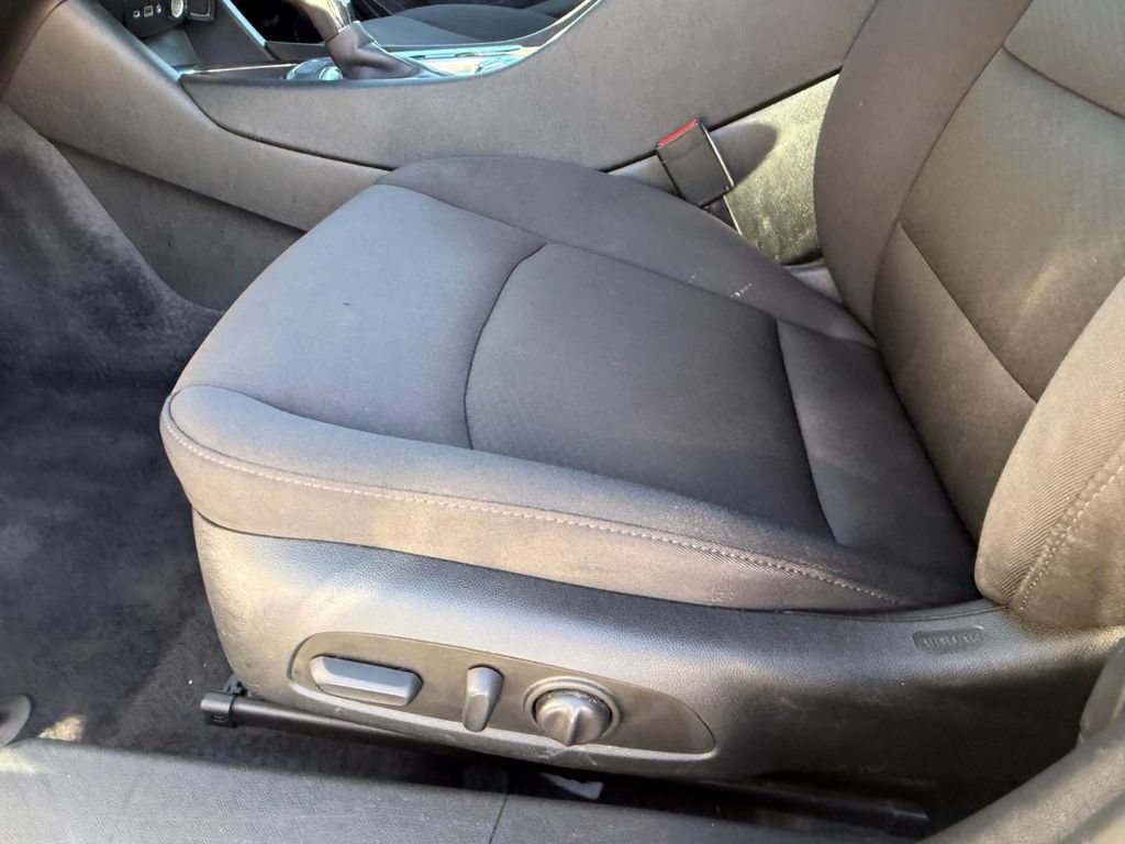 Used 2025 Chevrolet Malibu LT FWD image 9