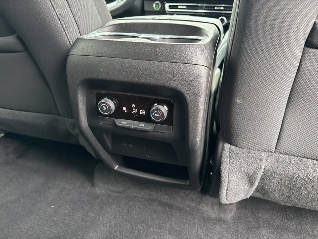 Used 2025 Chevrolet Traverse LT image 14
