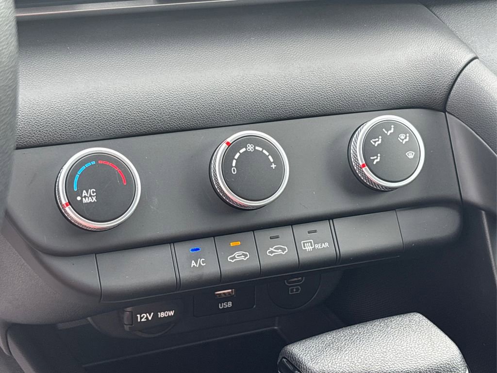 New 2025 Hyundai Elantra SE image 19