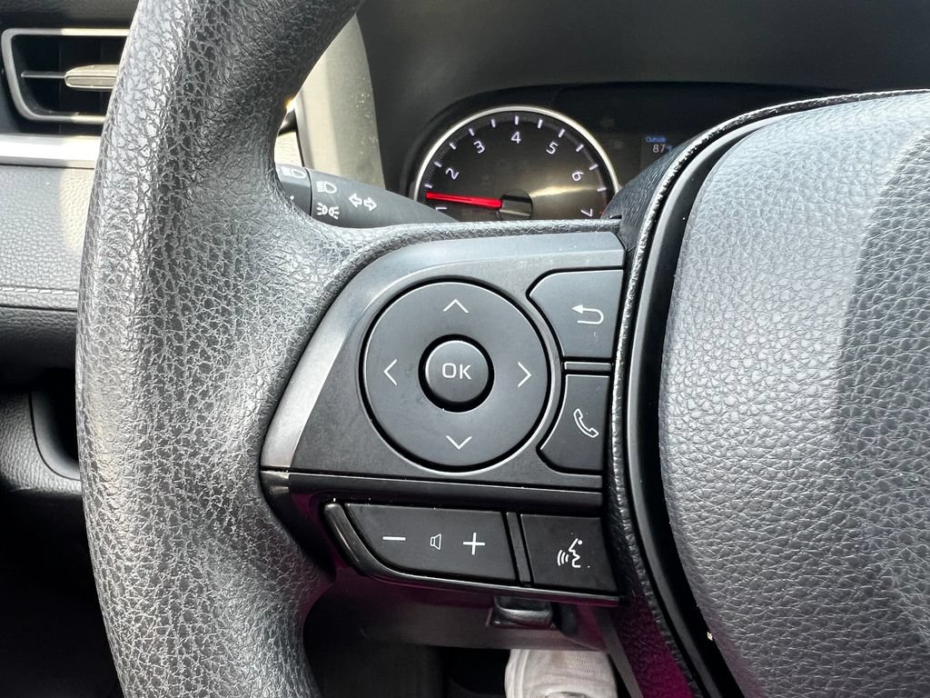 Used 2021 Toyota RAV4 LE AWD/4WD image 5