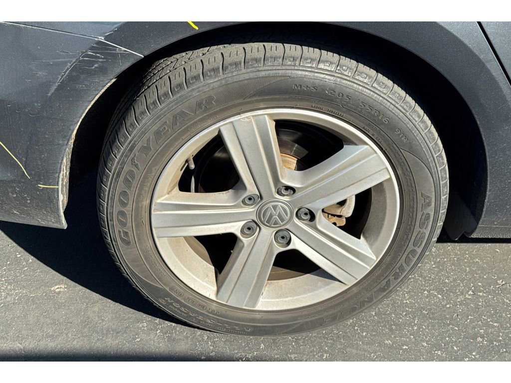 Used 2018 Volkswagen Golf SE image 7