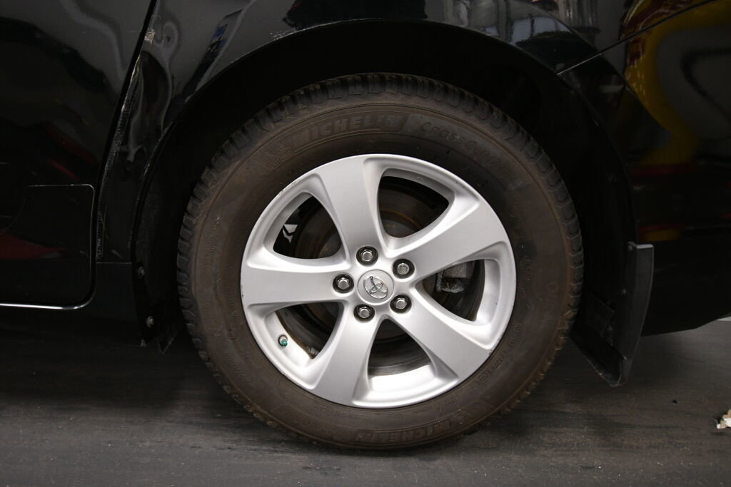 Used 2015 Toyota Sienna LE image 29