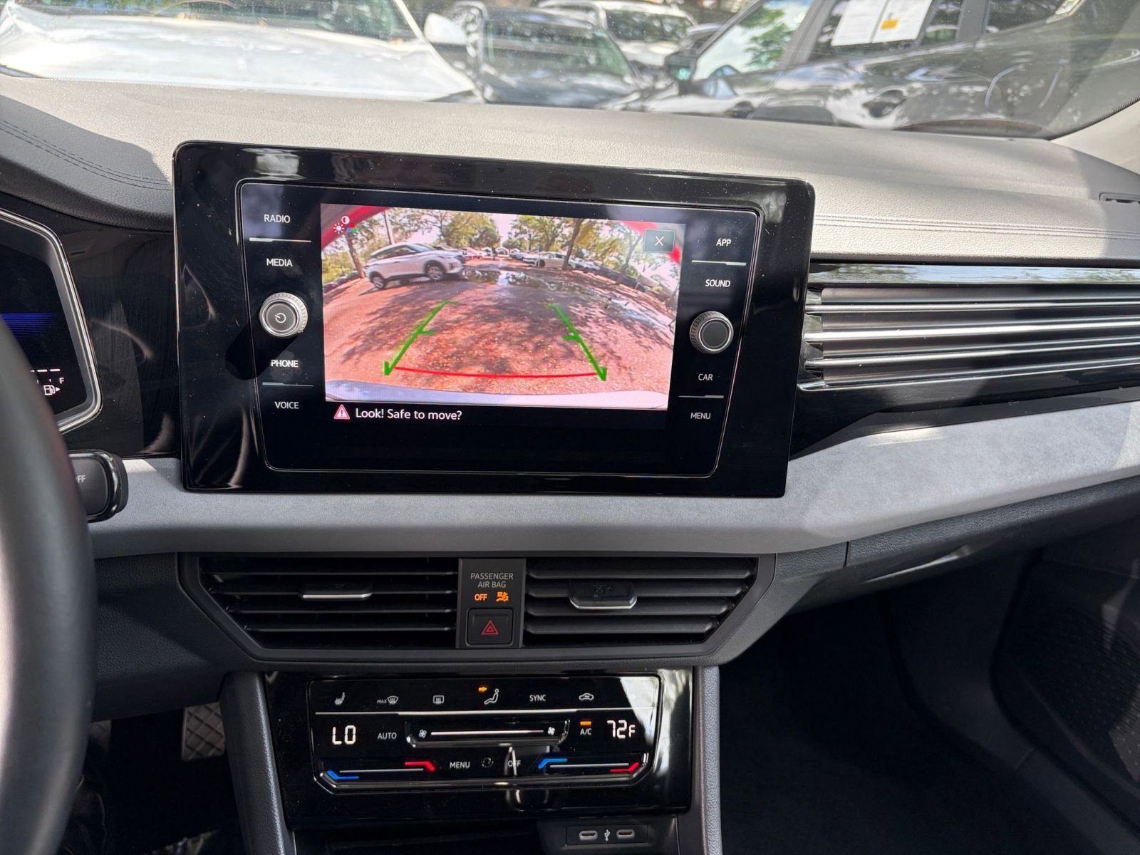 Used 2025 Volkswagen Jetta SE image 17