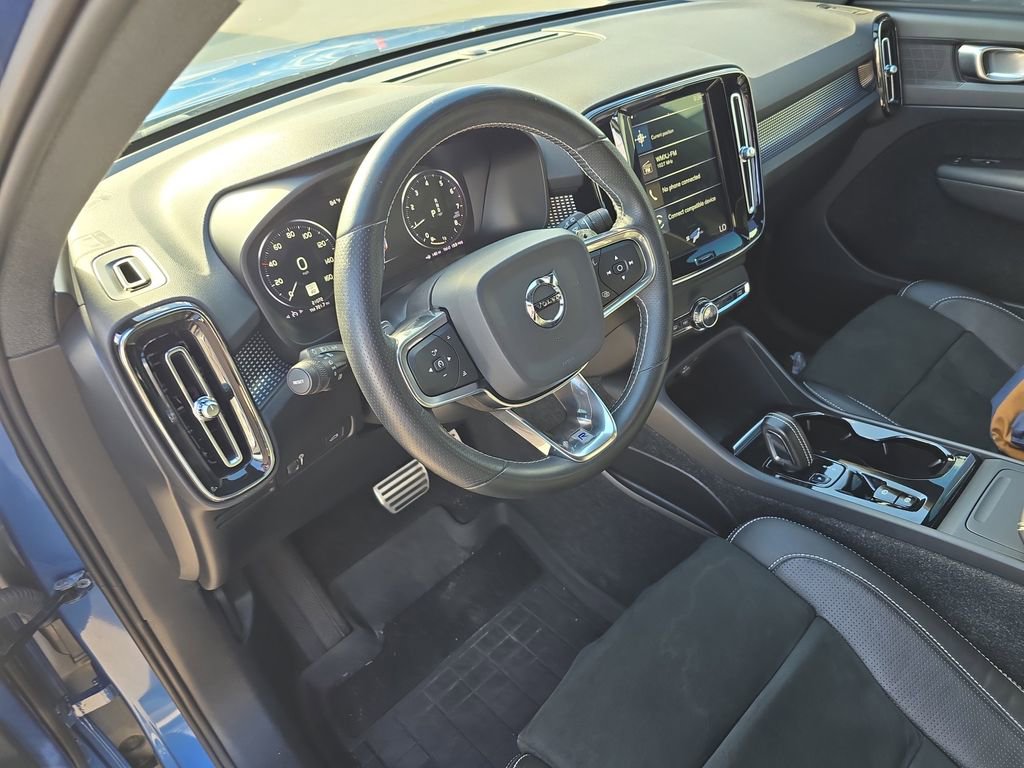 Used 2020 Volvo XC40 T5 R-Design w/ Protection Package Premier image 19