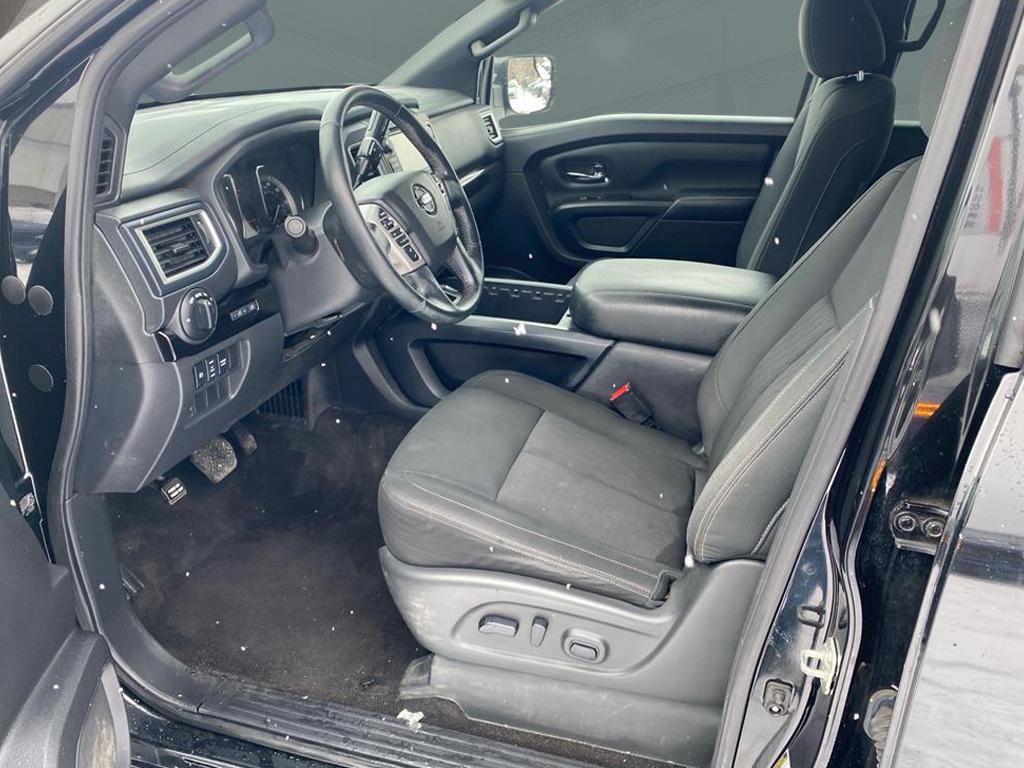 Used 2019 Nissan Titan SV w/ SV Convenience Package image 5