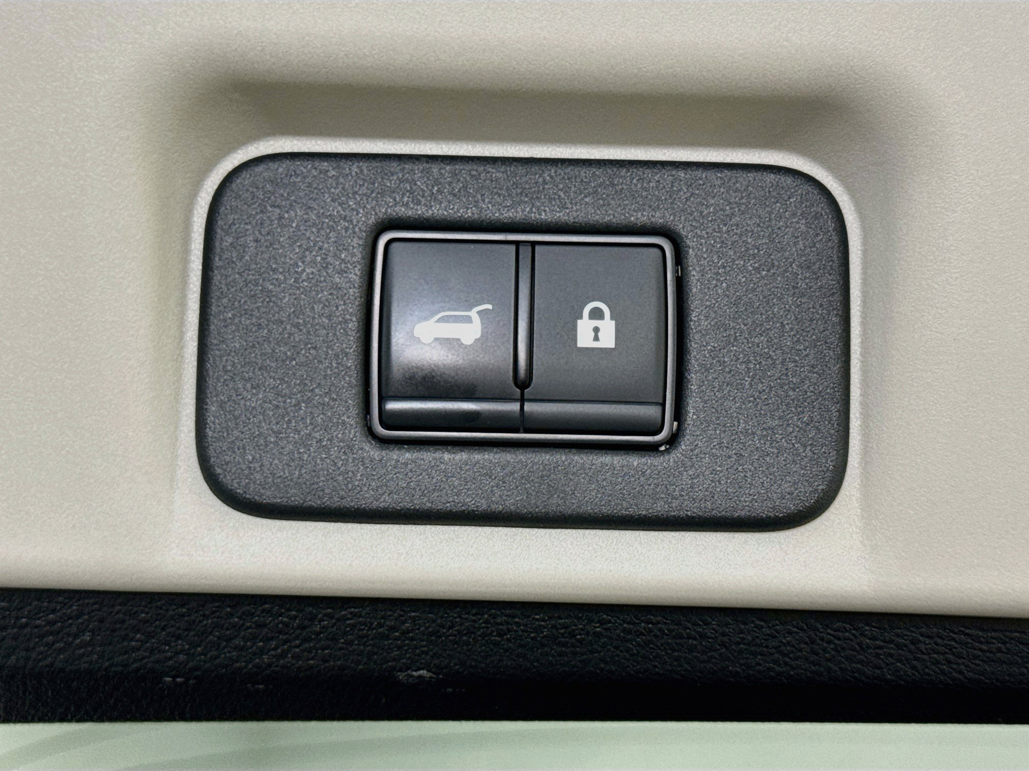 Used 2023 Nissan Ariya FWD image 31
