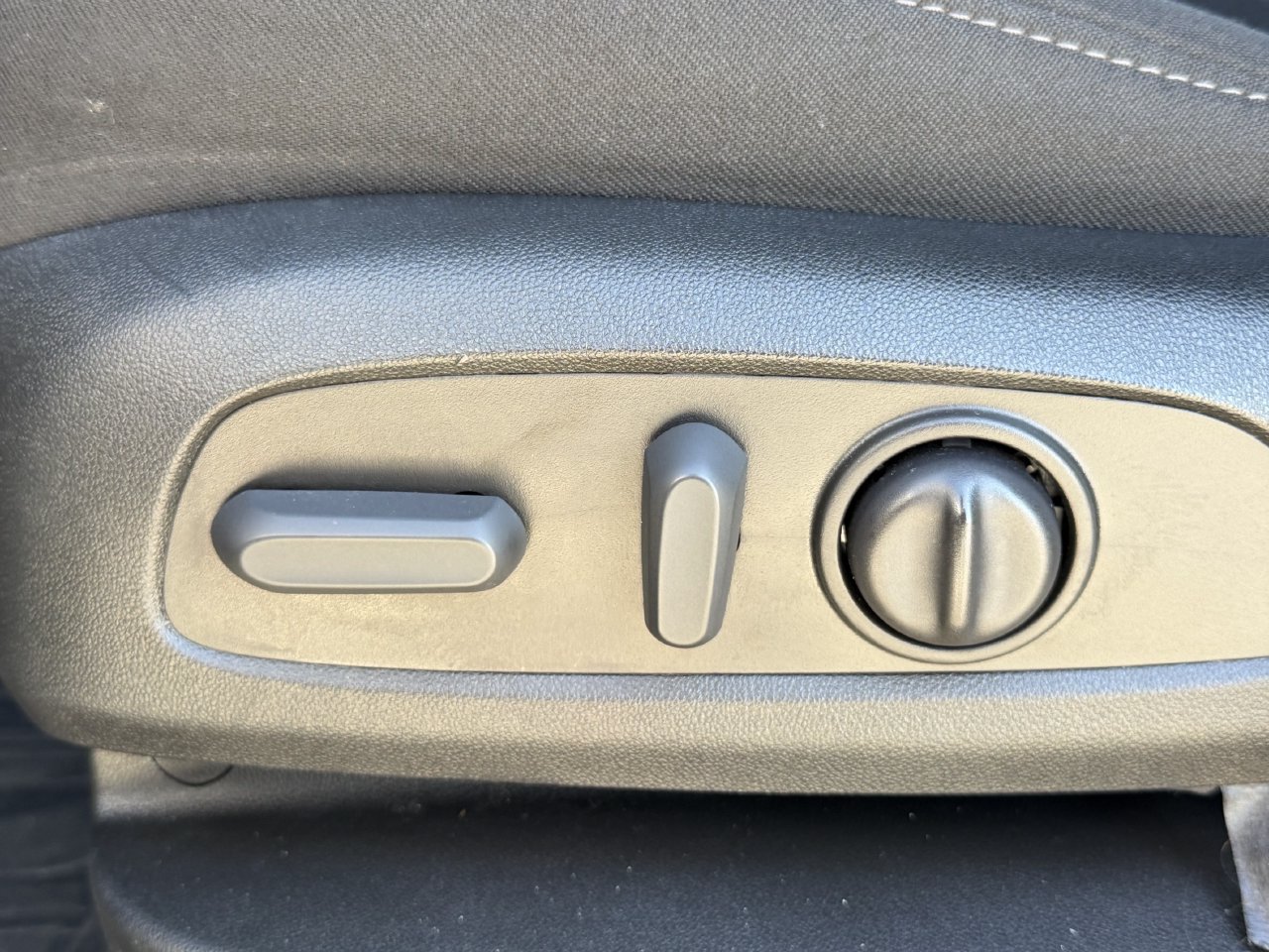 Used 2023 Chevrolet Traverse LT FWD image 24