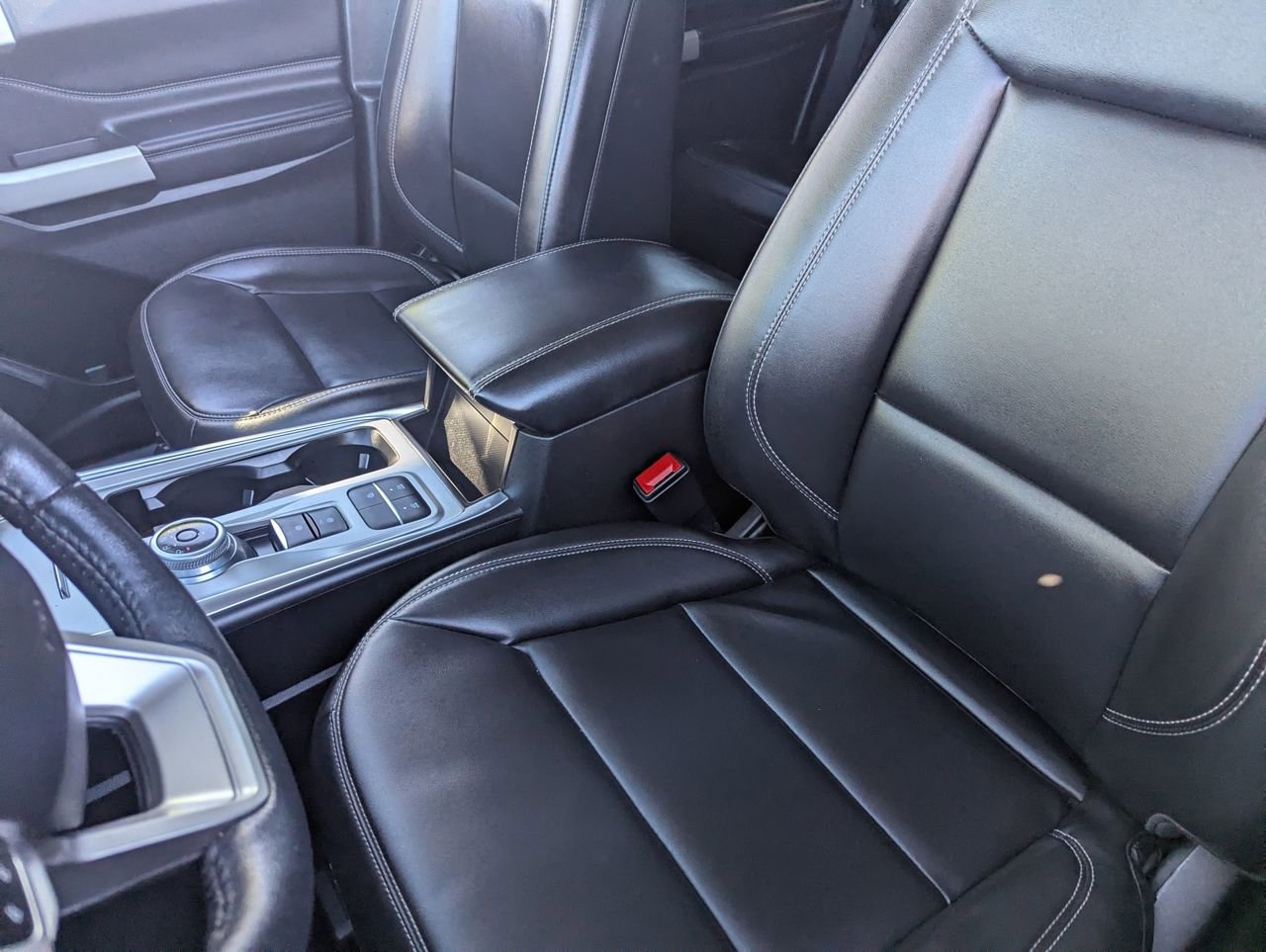 Used 2023 Ford Explorer XLT w/ Equipment Group 202A image 14