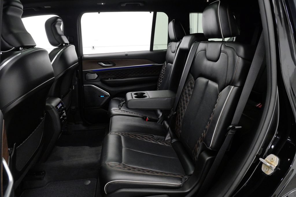 Used 2021 Jeep Grand Cherokee L Summit w/ Luxury Tech Group V AWD/4WD image 19