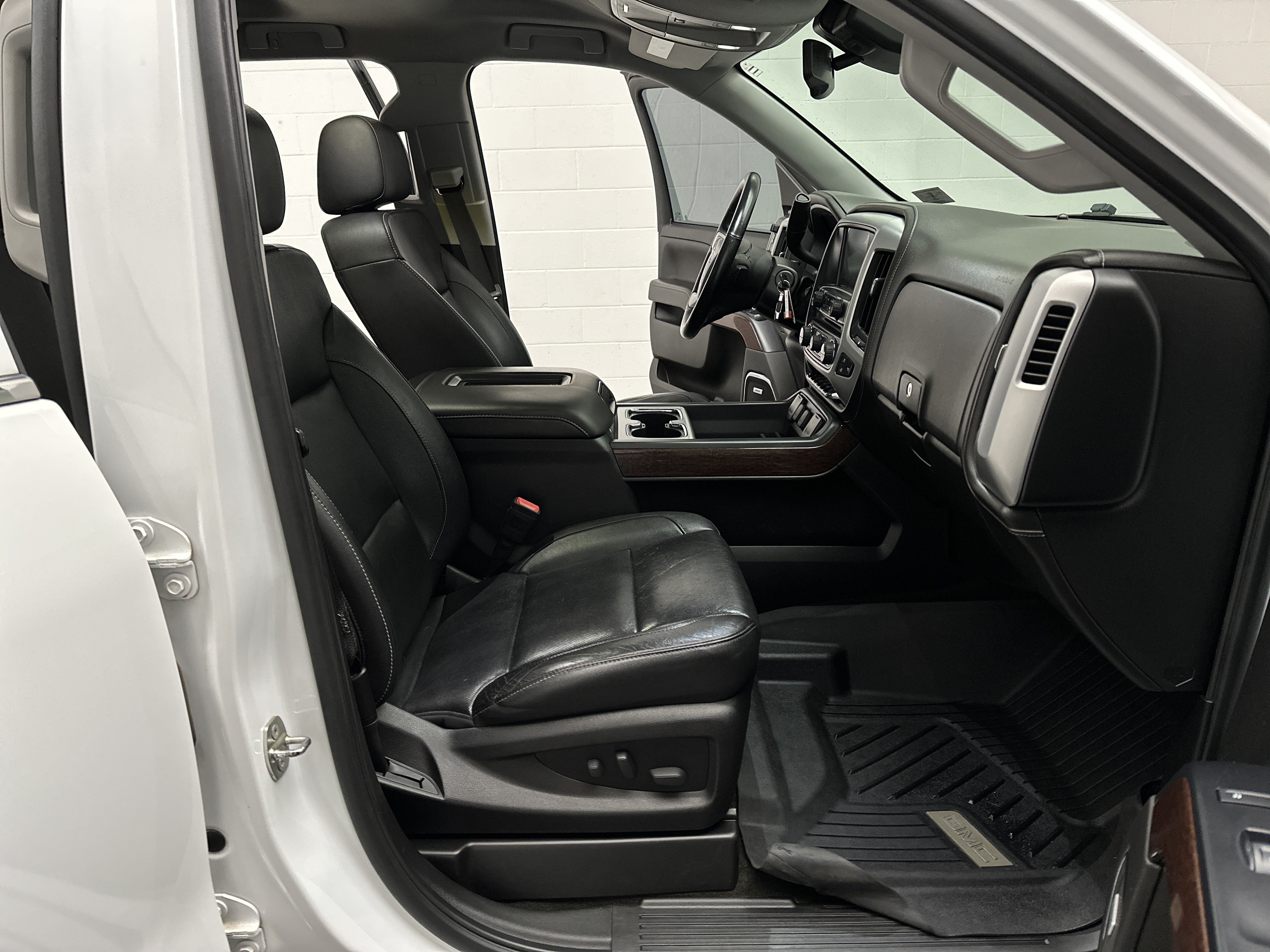Used 2018 GMC Sierra 1500 SLT w/ SLT Premium Package AWD/4WD image 25