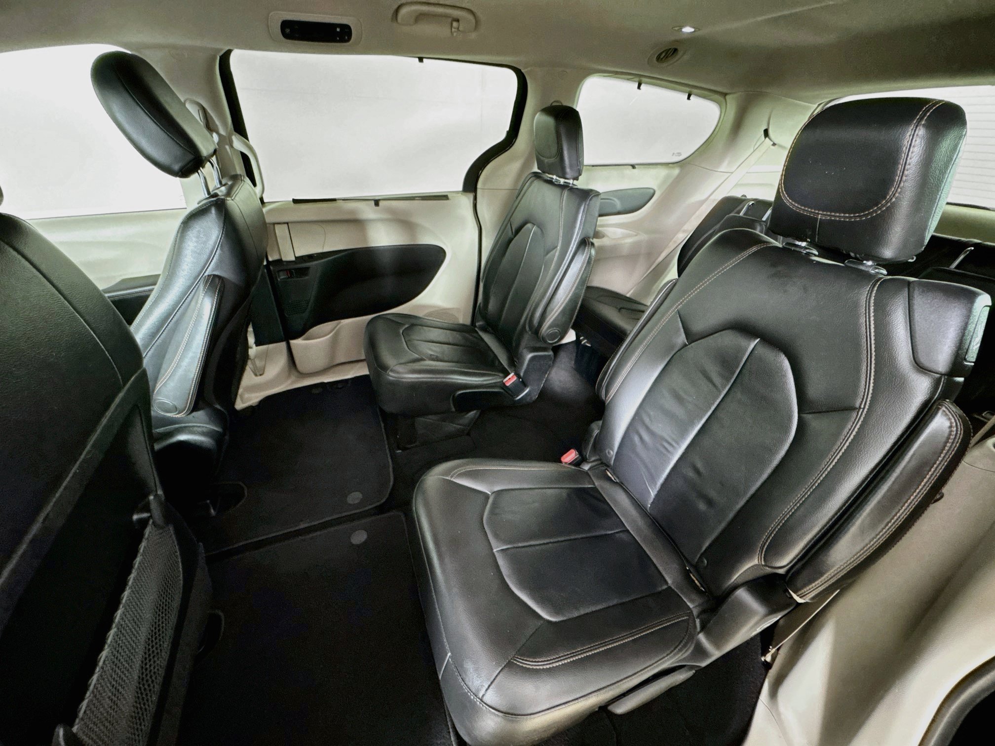 Used 2017 Chrysler Pacifica Touring-L FWD image 21